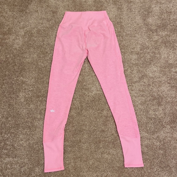 Alo Yoga Alosoft lounge legging in pink - Picture 2 of 2